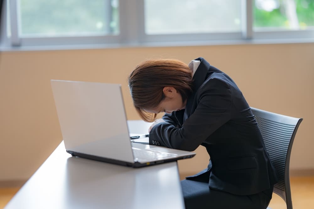 がっかりしている女性