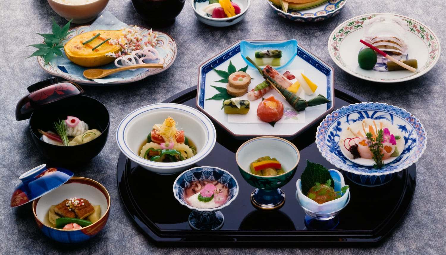 料亭の複数の和風料理