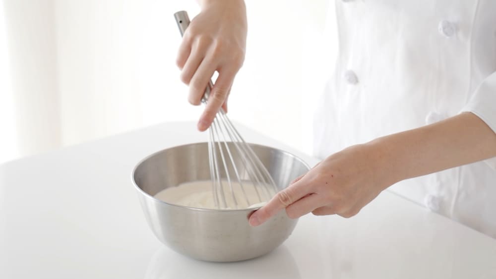 生クリームを混ぜる