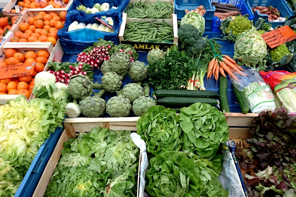 陳列された野菜やフルーツ