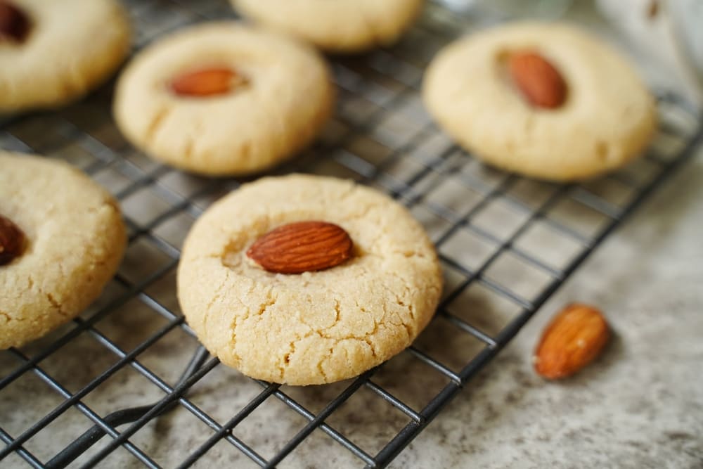 自家製グルテンフリーのアーモンドミールクッキー